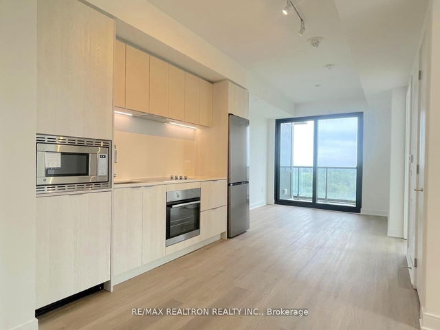 1215 - 86 Dundas Street