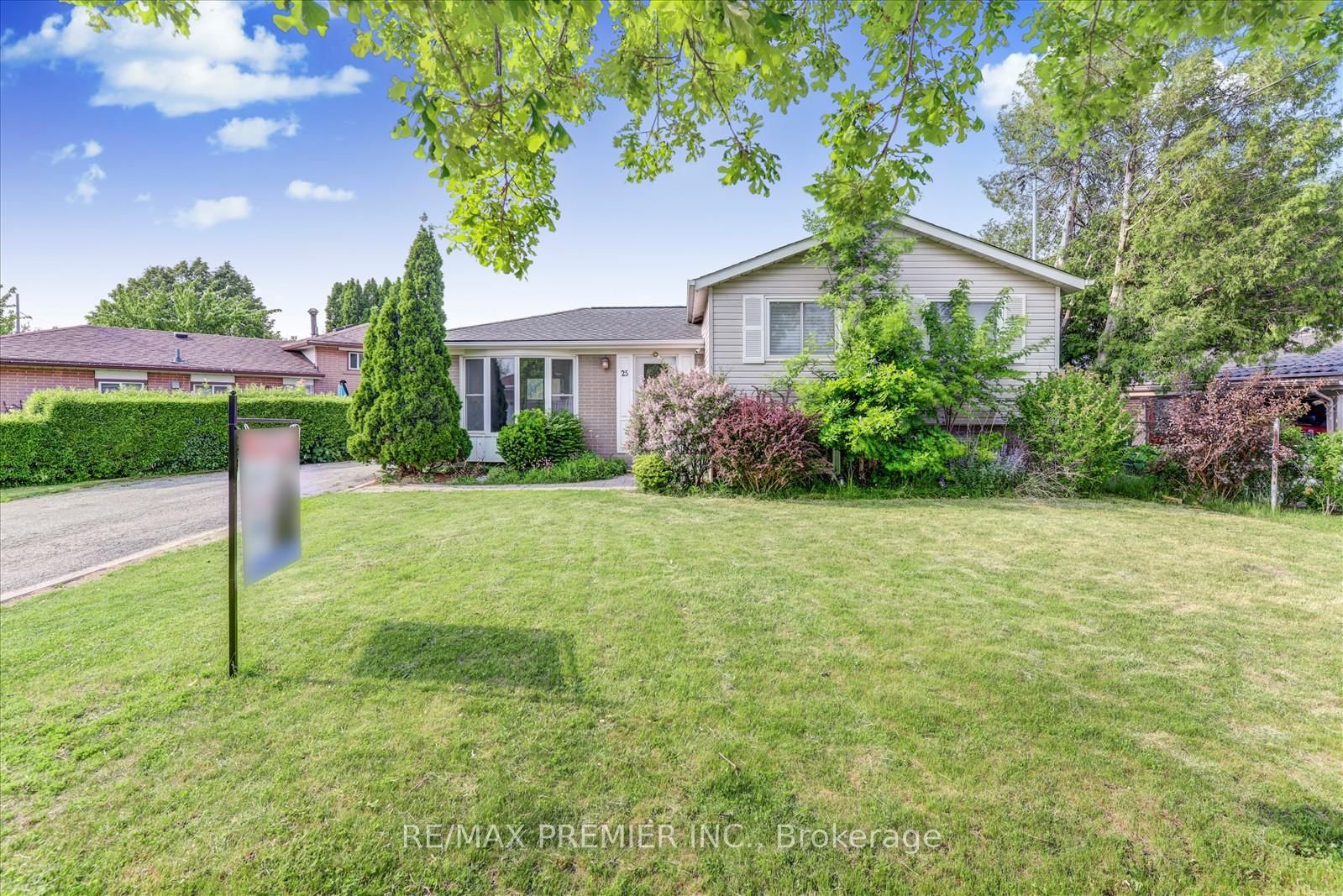 Detached House for sale at 25 Secroft Crescent, Toronto, Black Creek, M3N 1R5 - MLS: W12201523
