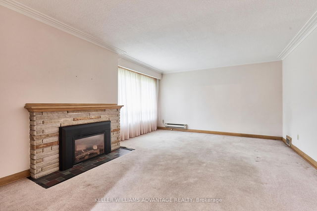 8 Hilldowntree Road