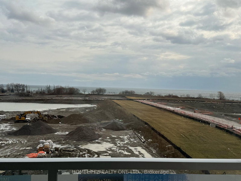 421 - 220 Missinnihe Way, Mississauga, L5H 0A9 | Image 3