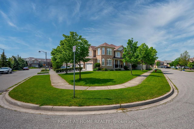 2061 Redstone Crescent