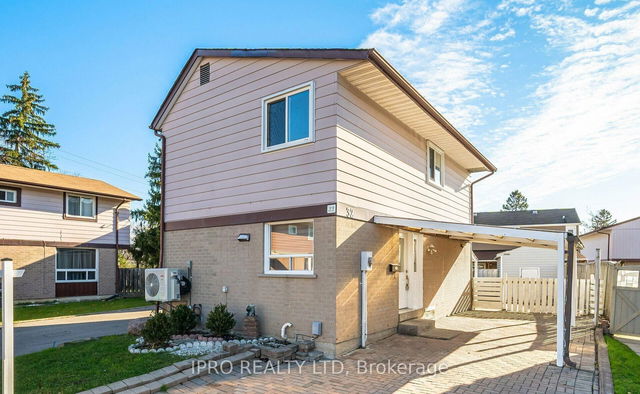 32 Hindquarter Court