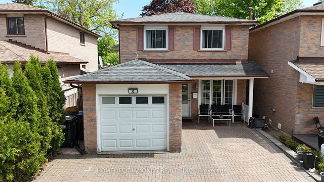 32 BARRINGTON Crescent