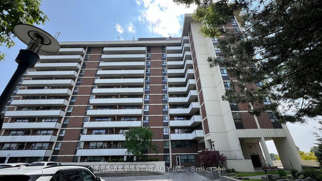 405 - 541 Blackthorn Avenue