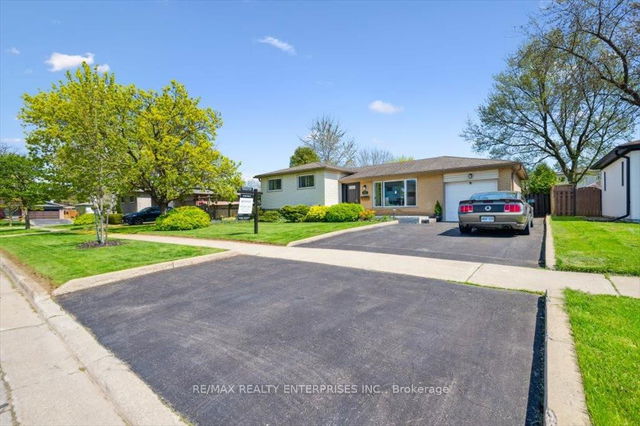 413 Yale Crescent