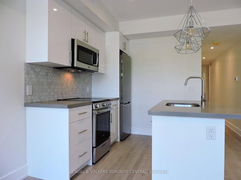 4 - 1555 Bloor St W, Toronto, M6P 1A5 | Image 3