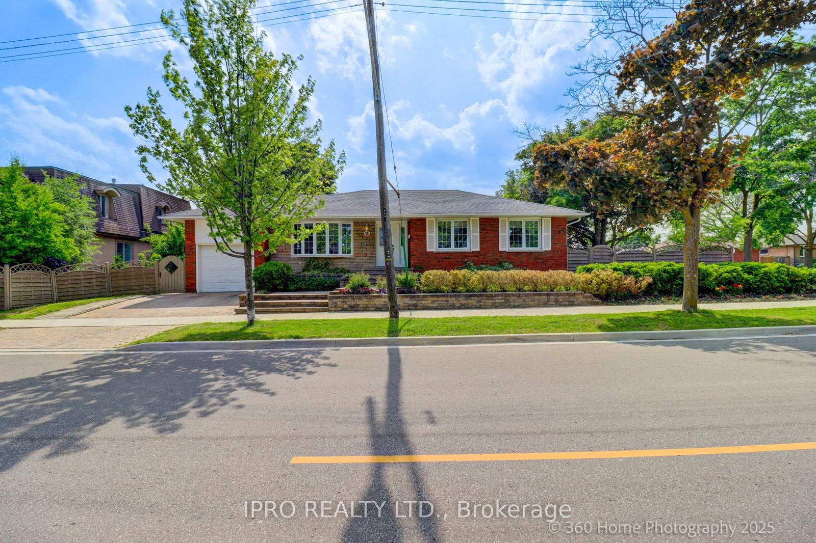 Detached House for sale at 40 Carsbrooke Road, Toronto, Etobicoke West Mall, M9C 3C1 - MLS: W12203789