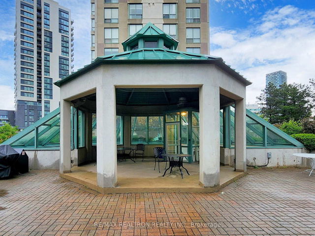912 - 101 Subway Crescent
