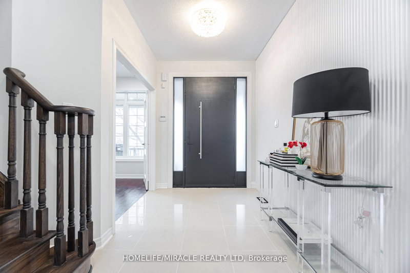 3278 Paul Henderson Dr, Mississauga, L5M 0H3 | Image 2