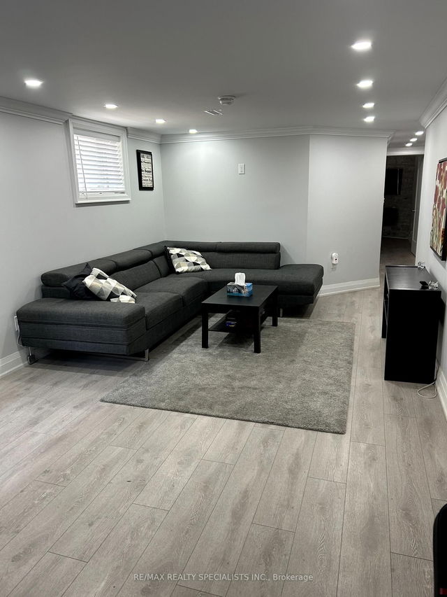 Lower - 3582 Birchmeadow Crescent