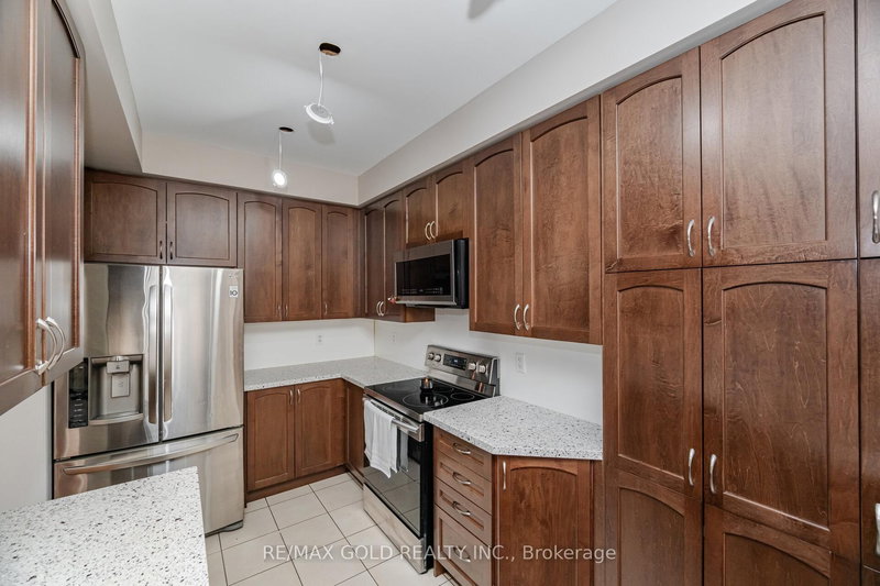 11 Seedland Cres N, Brampton, L6R 0Z6 | Image 3