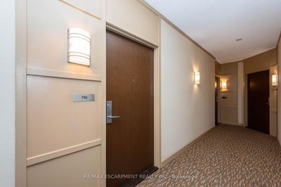 Unit 710 — 1055 Southdown Rd, Mississauga - Clarkson image-0-4
