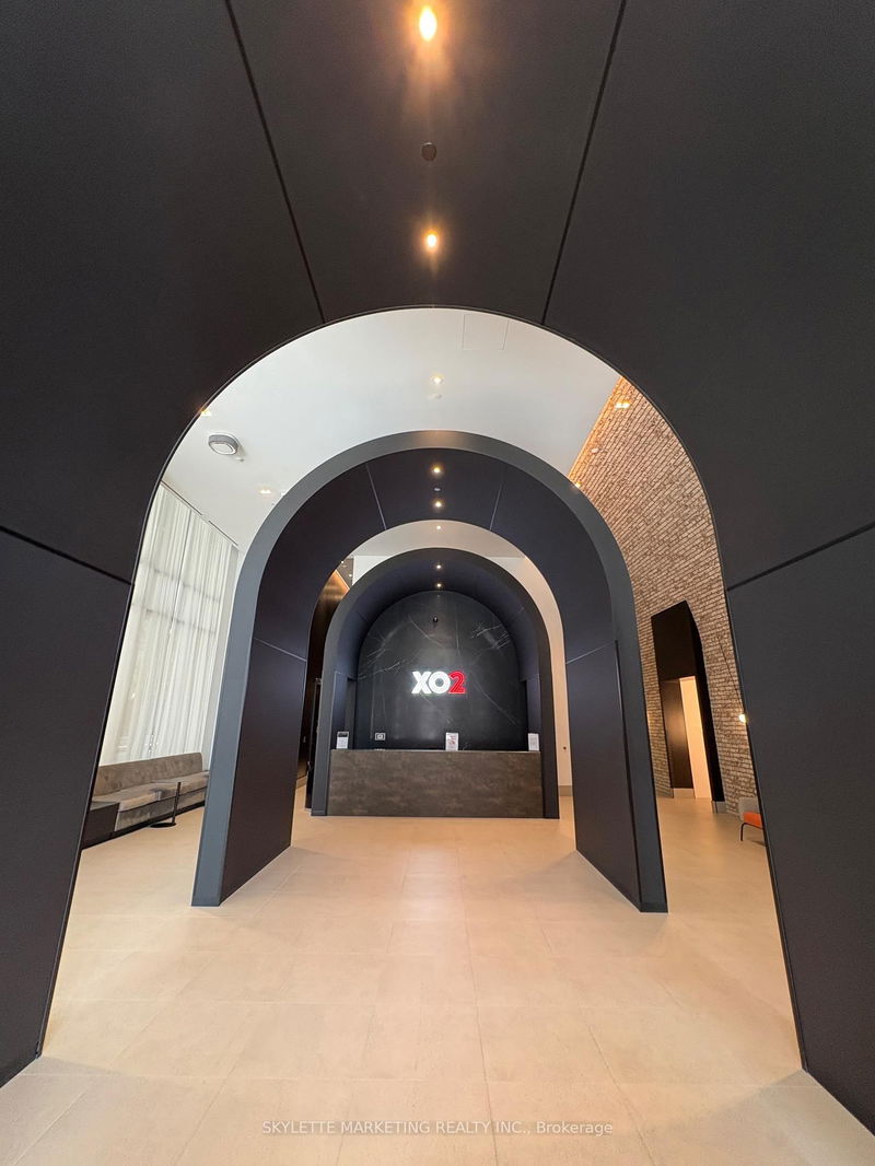 home for lease on 906 Rm1-285 Dufferin Street