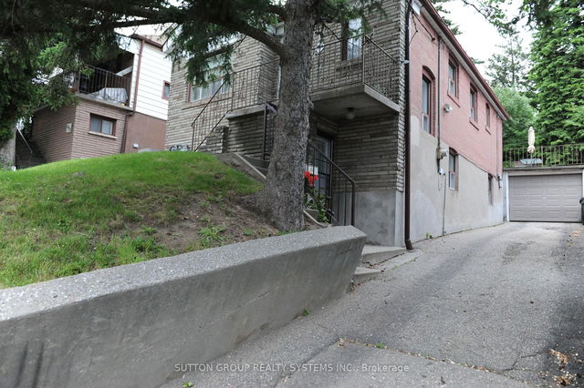 581 McRoberts Avenue