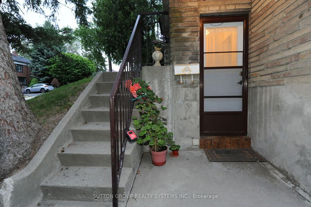 581 McRoberts Avenue