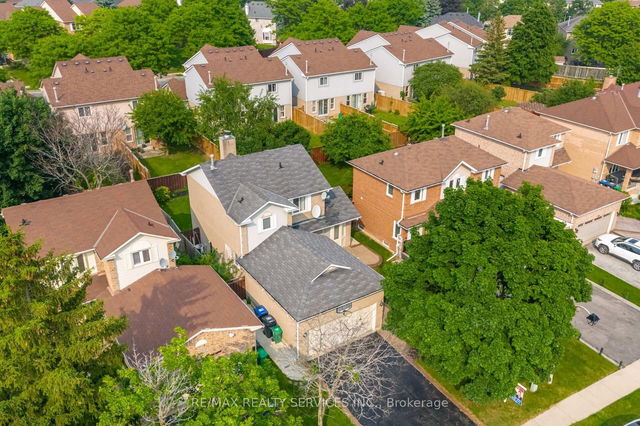 16 Vivians Crescent