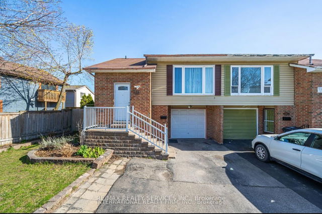124 Courtleigh Square