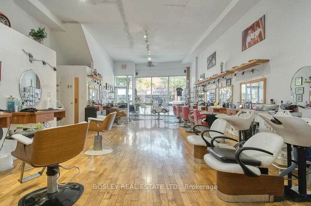 2909 Dundas Street W