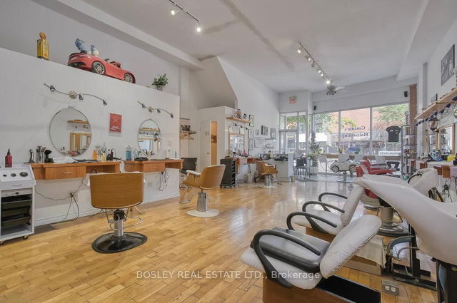 2909 Dundas Street W