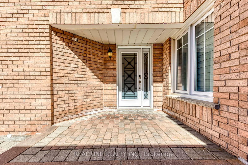 826 Winterton Way, Mississauga, L5V 2A5 | Image 3