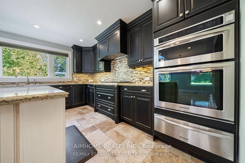 1300 Braeside Dr, Oakville, L6J 2A4 | Image 3