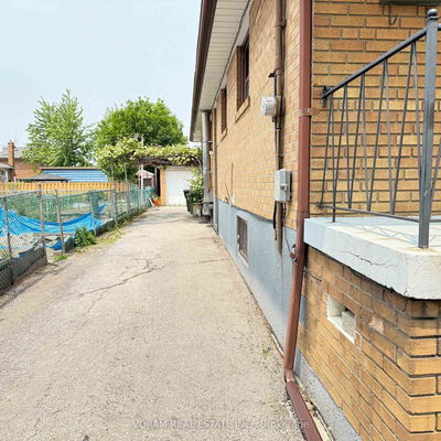 158 Spenvalley Dr, Toronto - Glenfield-Jane Heights image-0-2