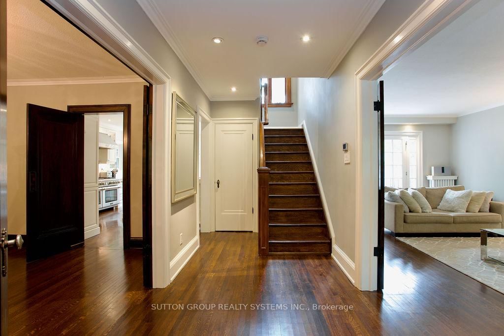 Detached House for sale at 5 Mossom Place, Toronto, High Park-Swansea, M6S 1G4 - MLS: W12205705