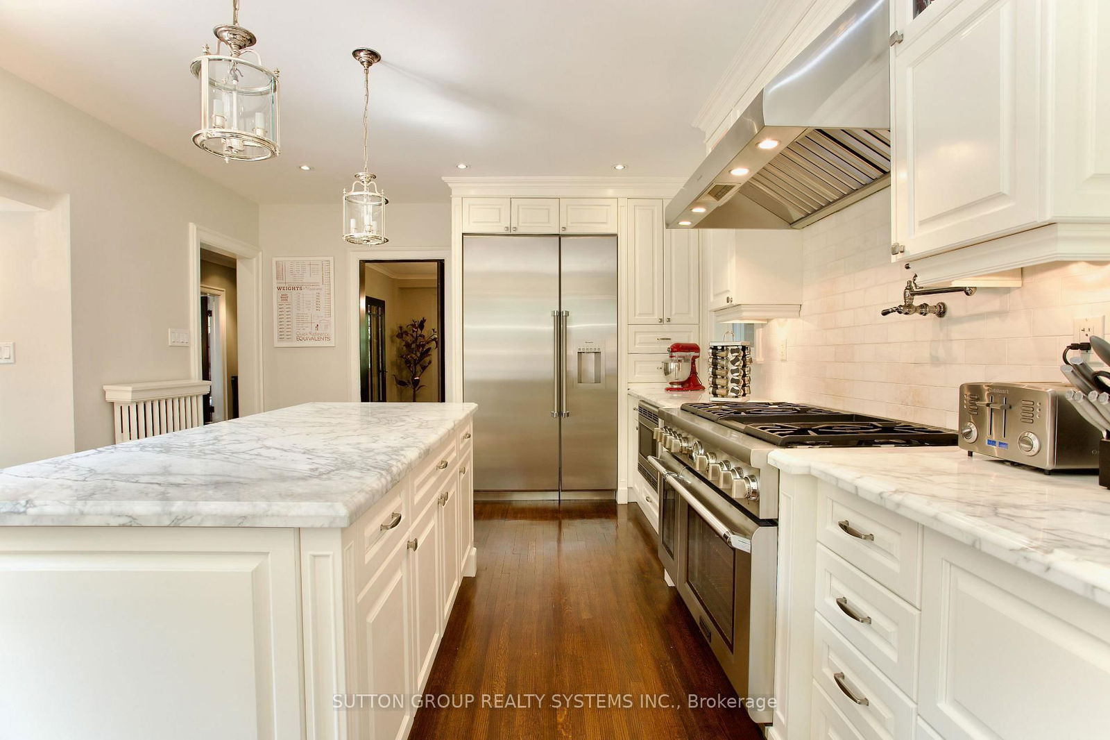 Detached House for sale at 5 Mossom Place, Toronto, High Park-Swansea, M6S 1G4 - MLS: W12205705