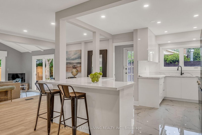 46 Rossburn Dr, Toronto, M9C 2P8 | Image 3
