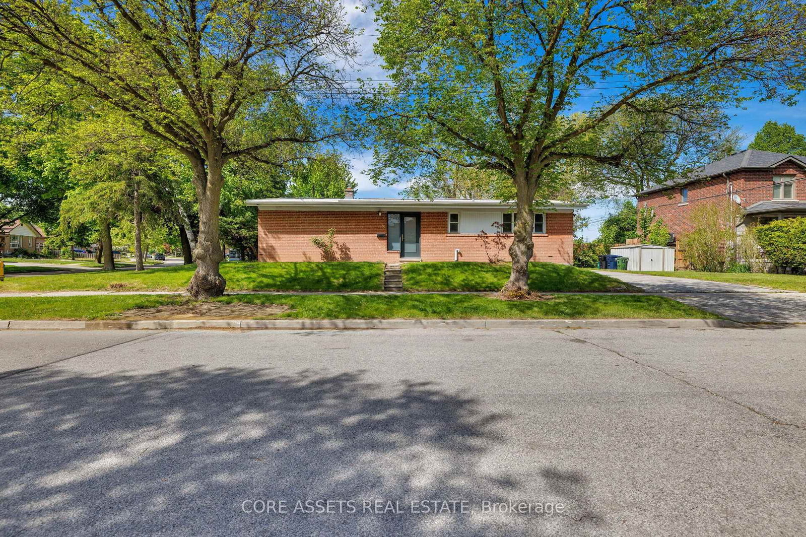 Detached House for sale at 23 Alhart Drive, Toronto, Thistletown-Beaumonde Heights, M9V 2M8 - MLS: W12205947