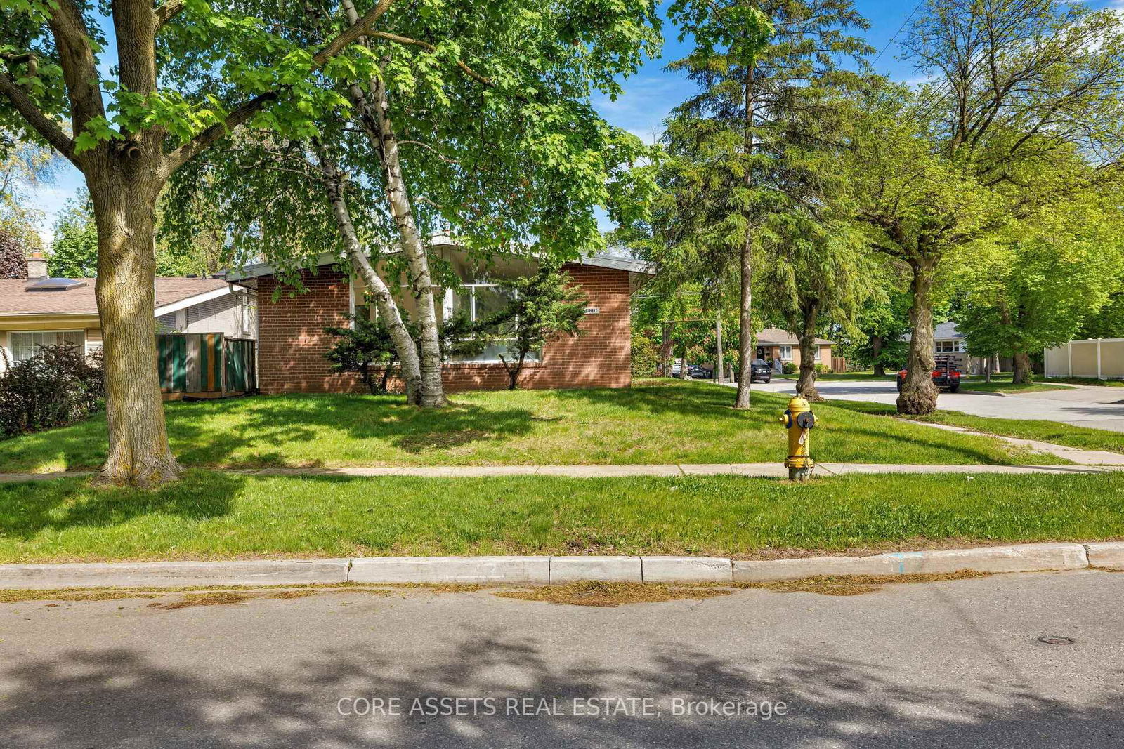 Detached House for sale at 23 Alhart Drive, Toronto, Thistletown-Beaumonde Heights, M9V 2M8 - MLS: W12205947