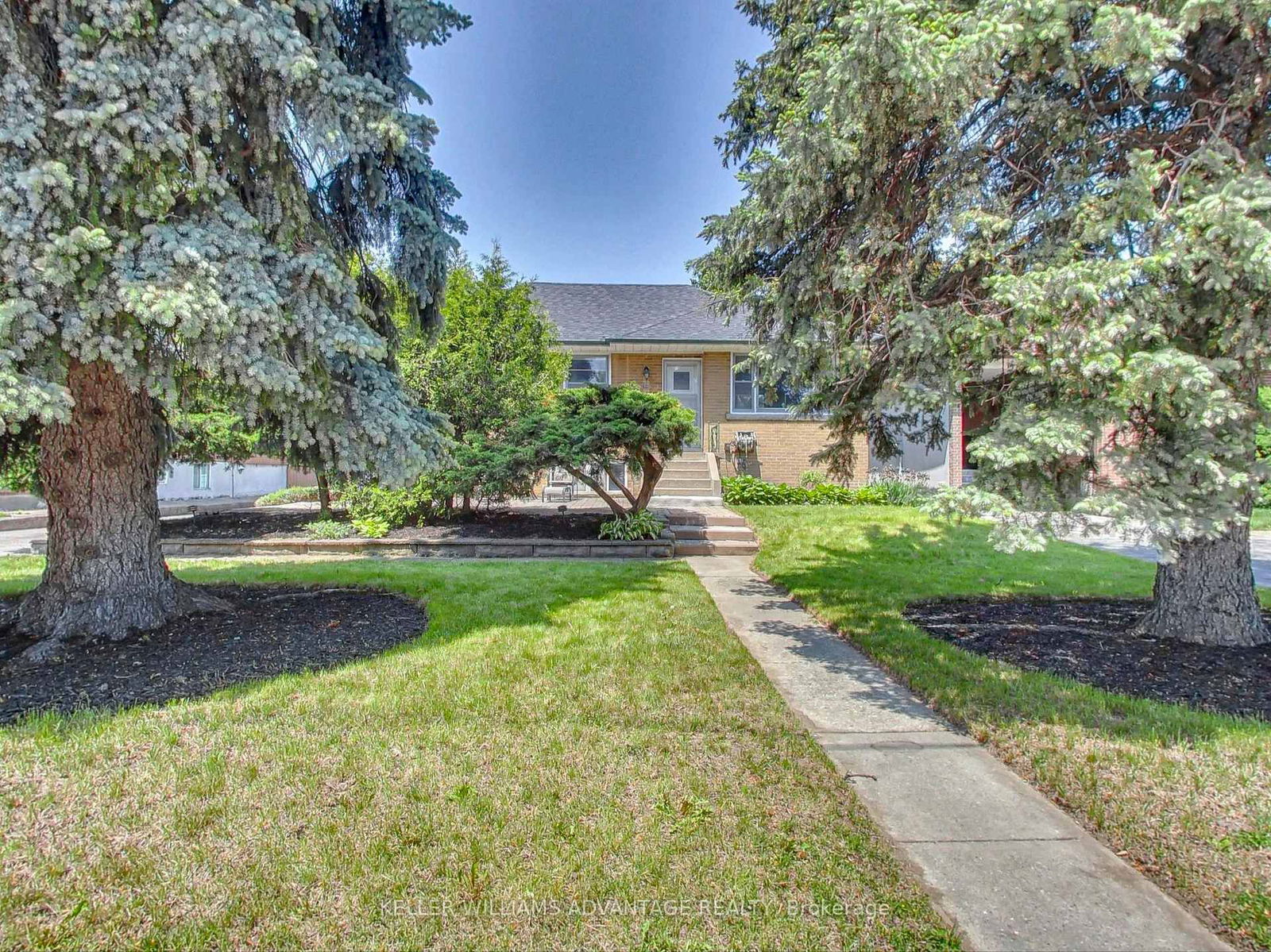 Detached House for sale at 34 Glen Belle Crescent, Toronto, Yorkdale-Glen Park, M6A 1S3 - MLS: W12206065