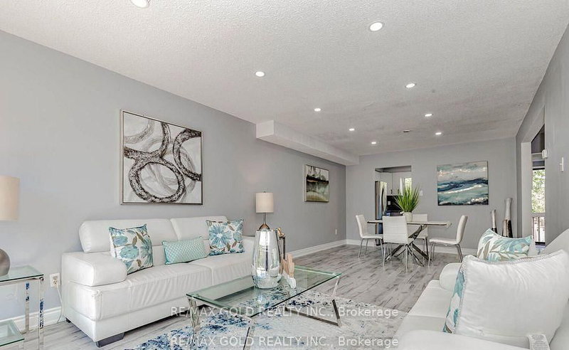 8 Norbrook Cres, Toronto, M9V 4P7 | Image 2