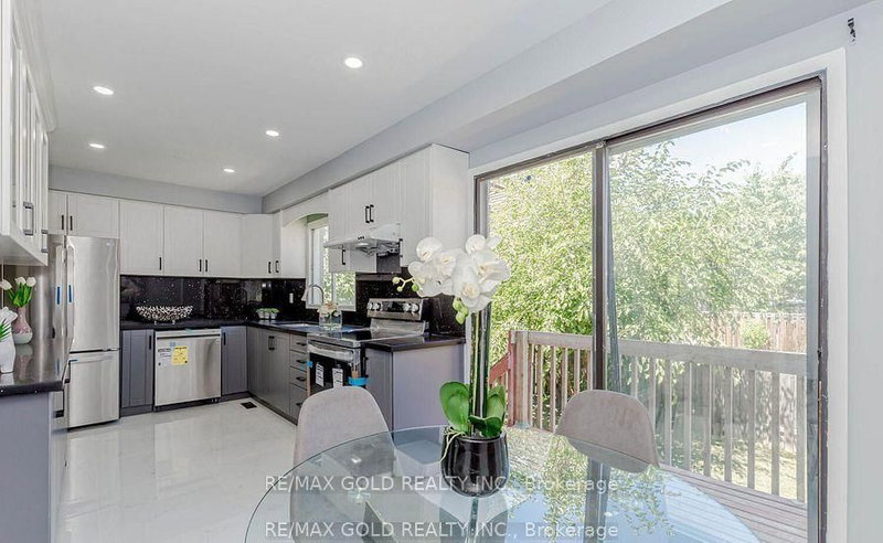 8 Norbrook Cres, Toronto, M9V 4P7 | Image 3