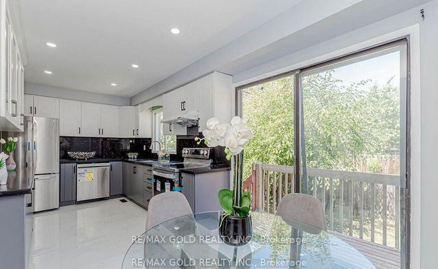 8 Norbrook Crescent