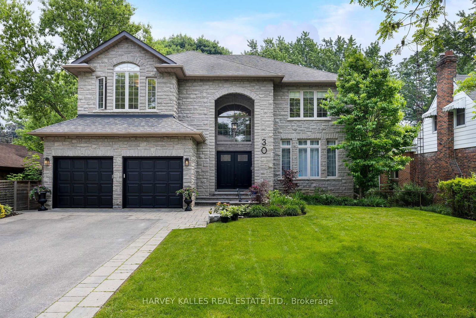 Detached House for sale at 30 Nottingham Drive, Toronto, Edenbridge-Humber Valley, M9A 2W5 - MLS: W12207097