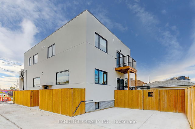 Lowr Rr - 2004 Lawrence Avenue W