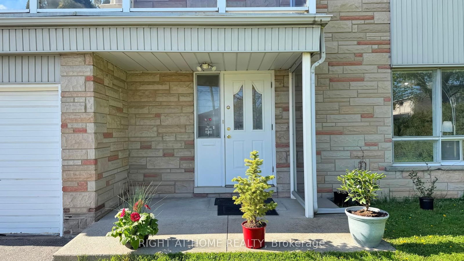 Detached House for sale at 106 Grandravine Drive, Toronto, Ontario, M3J 1B4 - York University Heights - MLS: W12208898