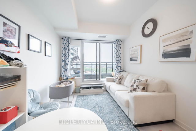 503 - 395 Dundas Street