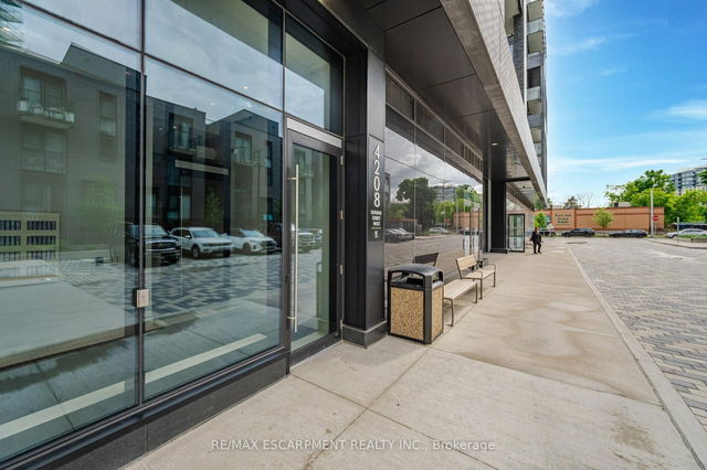 201 - 4208 Dundas Street W