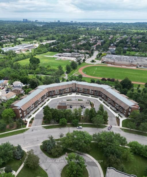 625 - 1000 Cedarglen Gate, Mississauga, L5C 3Z5 | Image 2