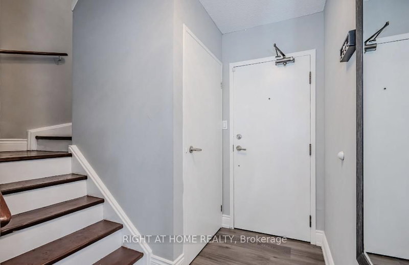 625 - 1000 Cedarglen Gate, Mississauga, L5C 3Z5 | Image 3