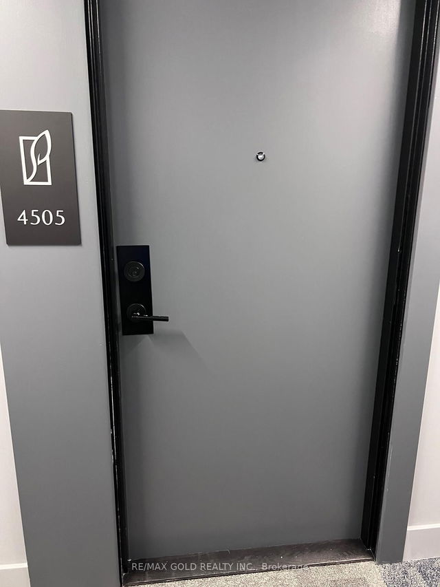 4505 - 430 Square one Drive
