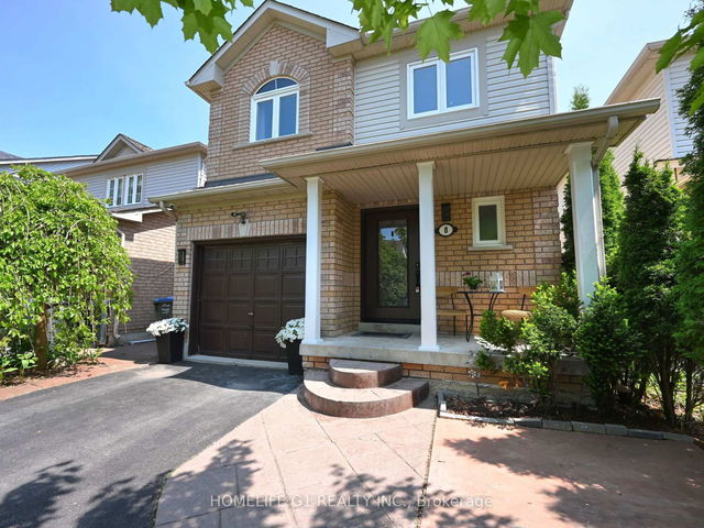 8 Ridgemore Crescent