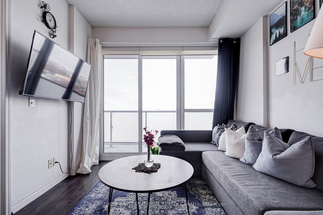 712 - 15 James Finlay Way
