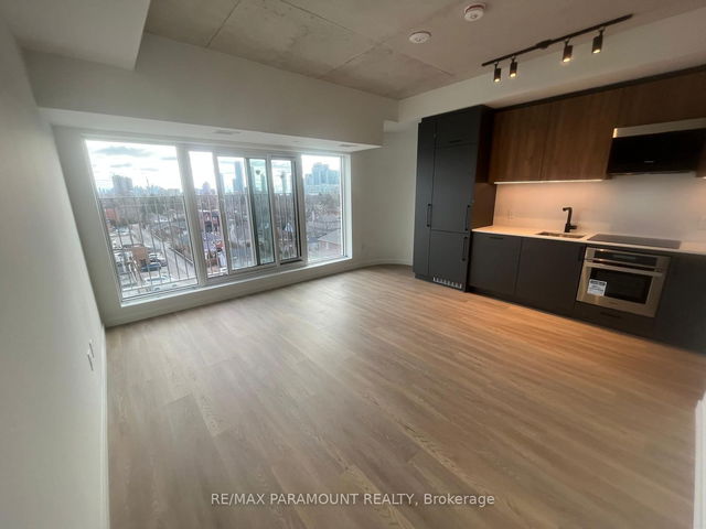 521 - 689 The Queensway Drive