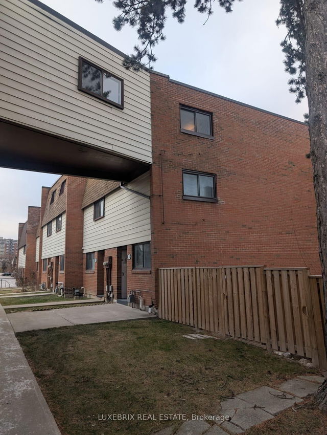 137 - 180 Mississauga Boulevard