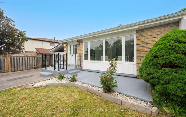 18 Dearbourne Boulevard
