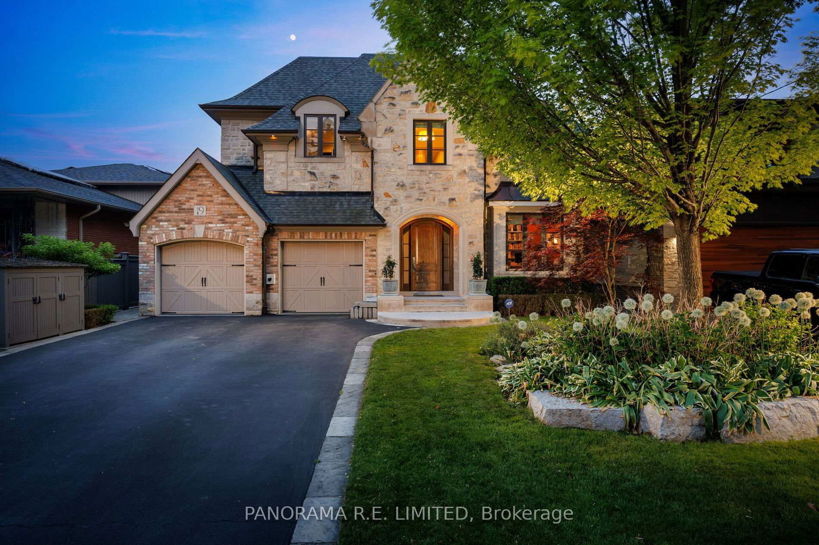 Detached House for sale at 19 Graystone Gdns, Toronto, Islington-City Centre West, M8Z 3C2 - MLS: W12211850