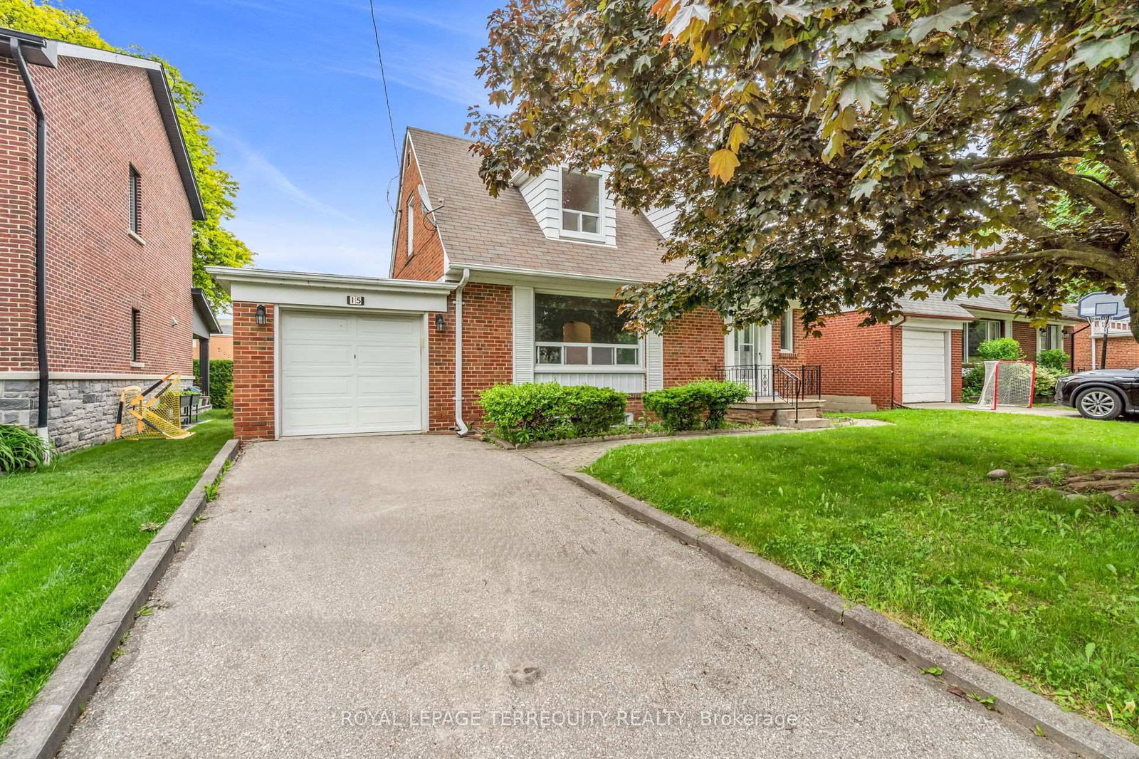 Detached House for sale at 15 Vassar Drive, Toronto, Princess-Rosethorn, M9B 5E9 - MLS: W12211999